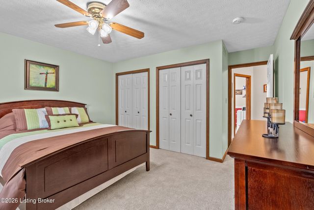 312 New England Ct, Louisville, KY 40214