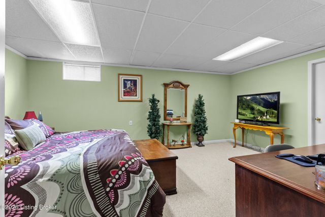 312 New England Ct, Louisville, KY 40214