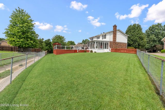 312 New England Ct, Louisville, KY 40214