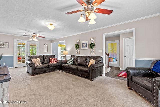 312 New England Ct, Louisville, KY 40214