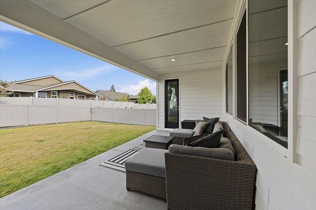 7152 S Boulder Ridge Dr, Spokane, WA 99224