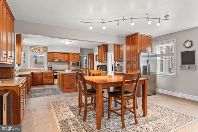 846 MAPLEWOOD RD, Wayne, PA 19087