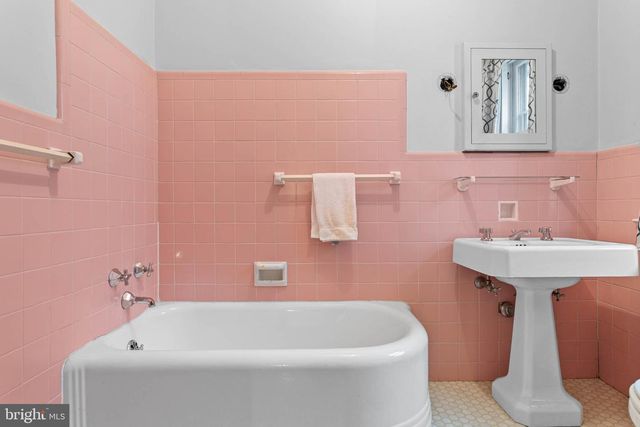 846 MAPLEWOOD RD, Wayne, PA 19087