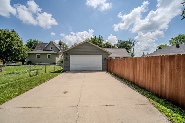 208 SE 2nd Street, Ogden, IA 50212