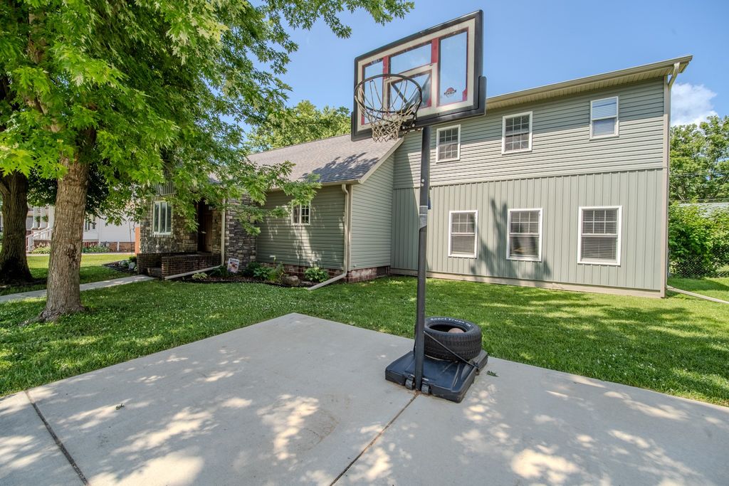 208 SE 2nd Street, Ogden, IA 50212