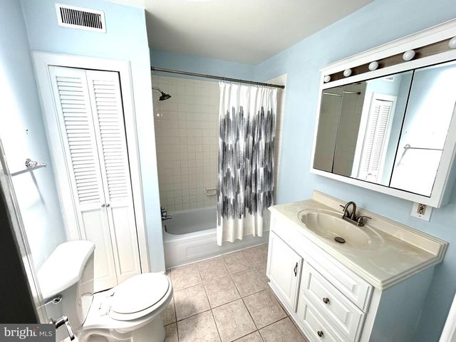 4413 SHERWOOD RD, Philadelphia, PA 19131