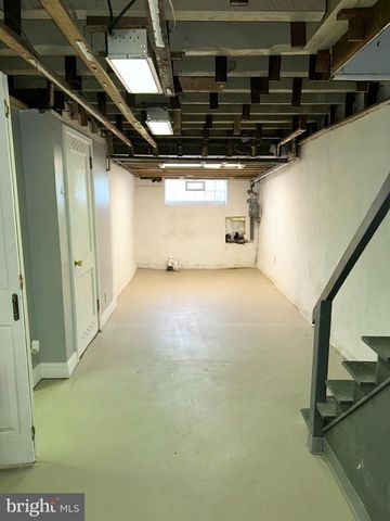 4413 SHERWOOD RD, Philadelphia, PA 19131