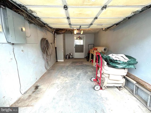 4413 SHERWOOD RD, Philadelphia, PA 19131