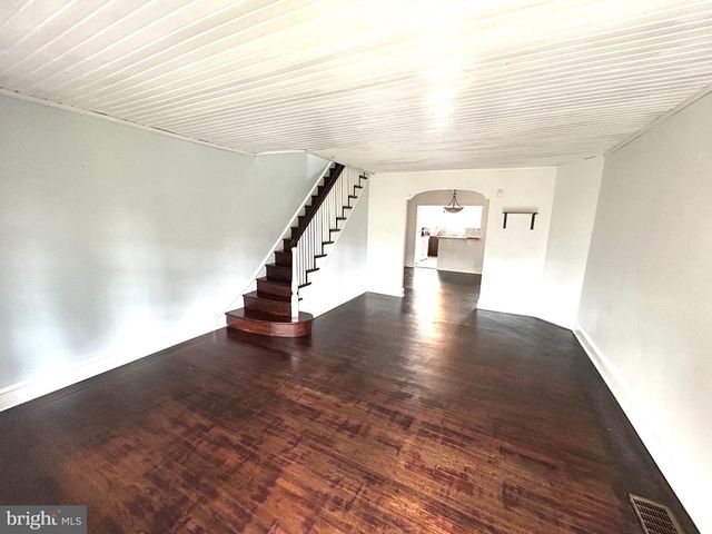4413 SHERWOOD RD, Philadelphia, PA 19131