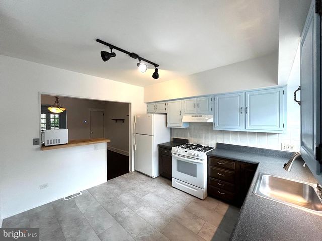4413 SHERWOOD RD, Philadelphia, PA 19131
