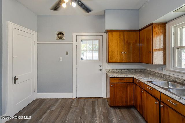 1048 Hawk Street, Toledo, OH 43612