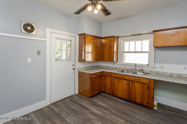 1048 Hawk Street, Toledo, OH 43612