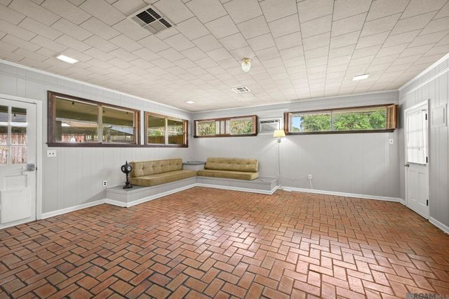 8924 Gail Dr, Baton Rouge, LA 70809