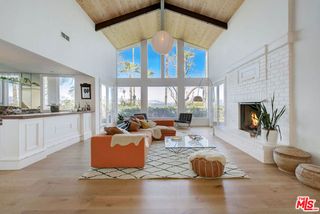 4915 WINNETKA Avenue, Woodland Hills (los Angeles), CA 91364