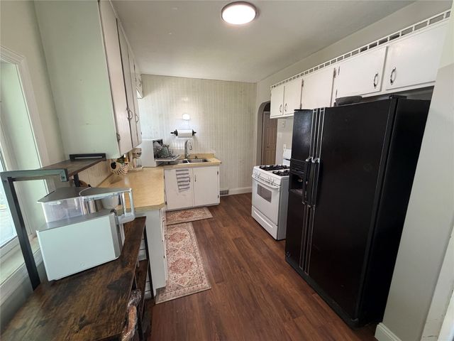 2801 Cambridge Street, Des Moines, IA 50313