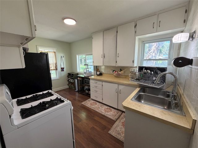 2801 Cambridge Street, Des Moines, IA 50313