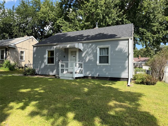 2801 Cambridge Street, Des Moines, IA 50313