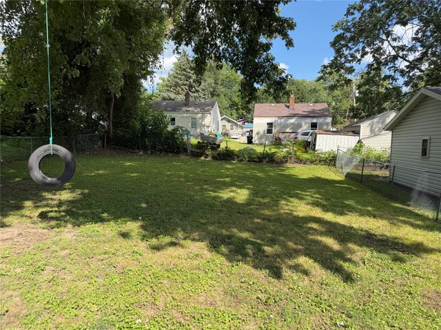 2801 Cambridge Street, Des Moines, IA 50313