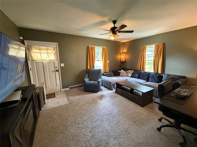 2801 Cambridge Street, Des Moines, IA 50313