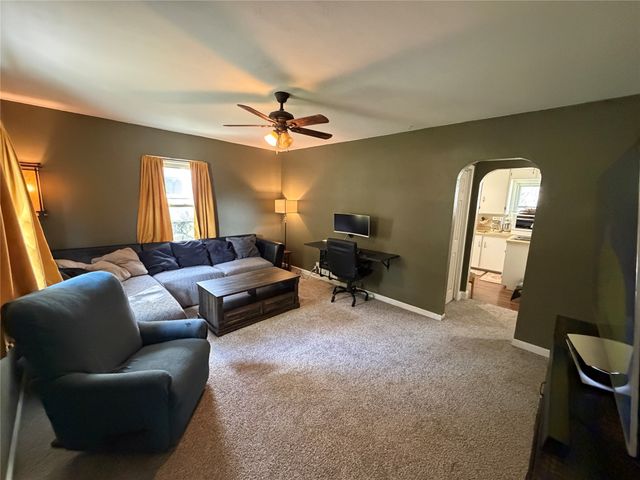 2801 Cambridge Street, Des Moines, IA 50313