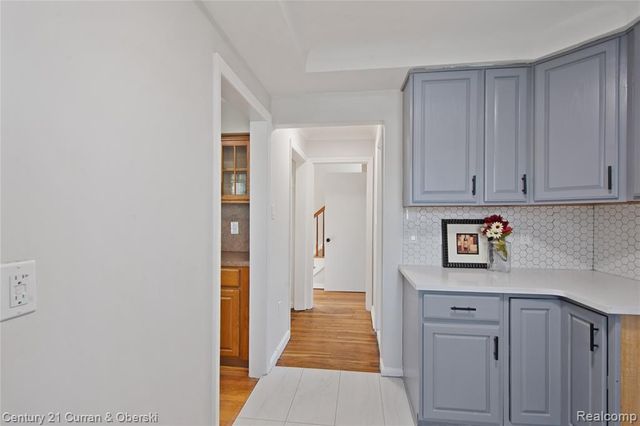 16166 Sunderland Road, Detroit, MI 48219