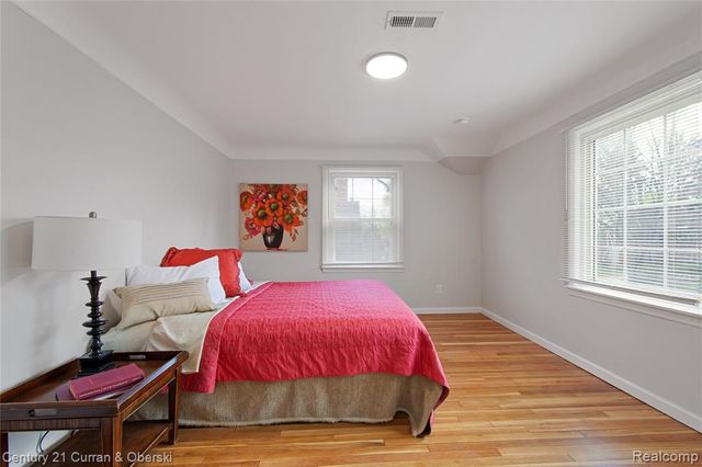 16166 Sunderland Road, Detroit, MI 48219