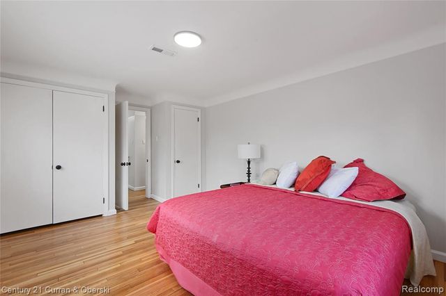 16166 Sunderland Road, Detroit, MI 48219