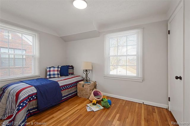 16166 Sunderland Road, Detroit, MI 48219