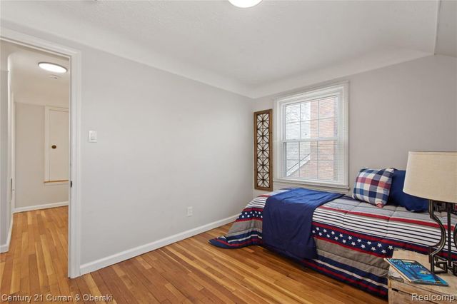 16166 Sunderland Road, Detroit, MI 48219