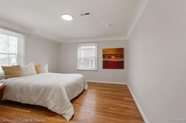 16166 Sunderland Road, Detroit, MI 48219