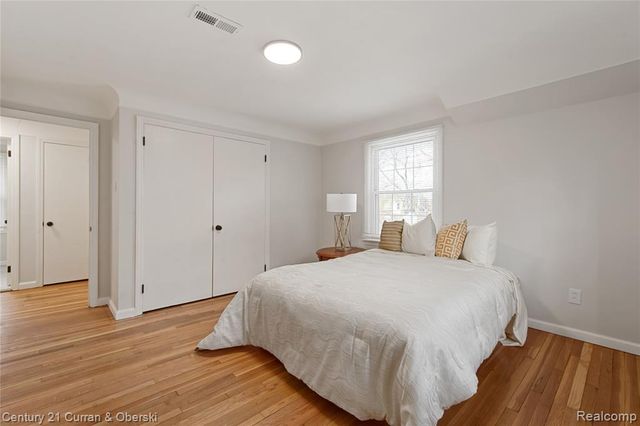 16166 Sunderland Road, Detroit, MI 48219