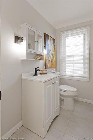 16166 Sunderland Road, Detroit, MI 48219