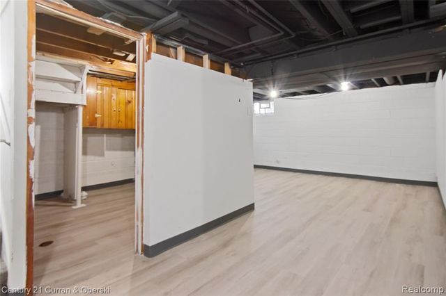 16166 Sunderland Road, Detroit, MI 48219