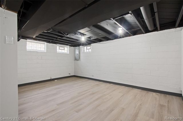 16166 Sunderland Road, Detroit, MI 48219