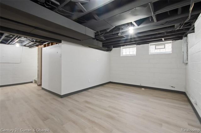 16166 Sunderland Road, Detroit, MI 48219