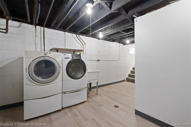 16166 Sunderland Road, Detroit, MI 48219