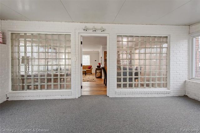 16166 Sunderland Road, Detroit, MI 48219