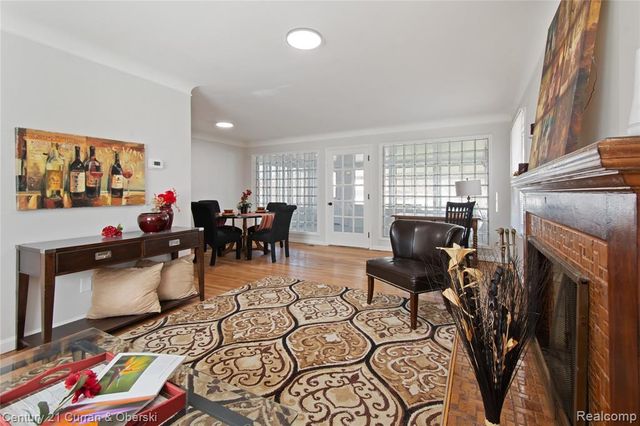 16166 Sunderland Road, Detroit, MI 48219