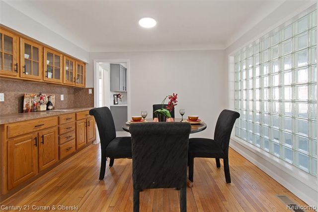 16166 Sunderland Road, Detroit, MI 48219