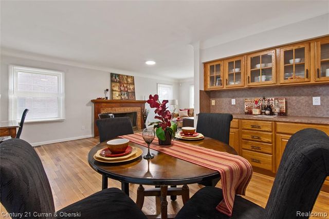 16166 Sunderland Road, Detroit, MI 48219