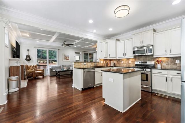 2588 Defoors Ferry NW Road, Atlanta, GA 30318