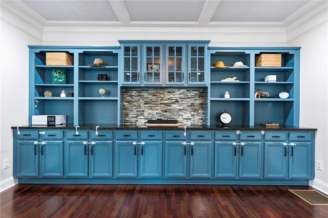 2588 Defoors Ferry NW Road, Atlanta, GA 30318