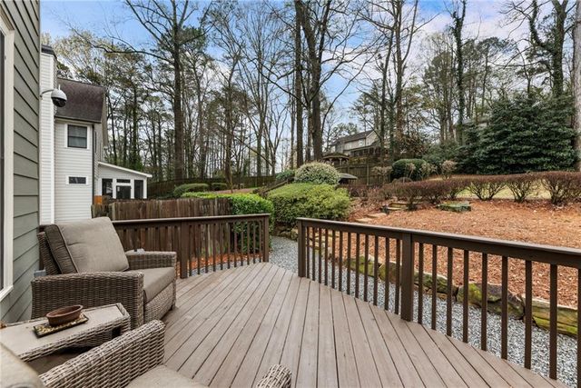 2588 Defoors Ferry NW Road, Atlanta, GA 30318