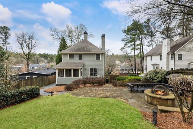 2588 Defoors Ferry NW Road, Atlanta, GA 30318