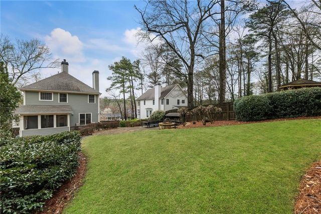 2588 Defoors Ferry NW Road, Atlanta, GA 30318