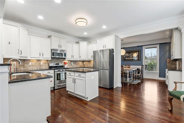 2588 Defoors Ferry NW Road, Atlanta, GA 30318