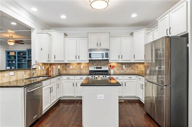 2588 Defoors Ferry NW Road, Atlanta, GA 30318