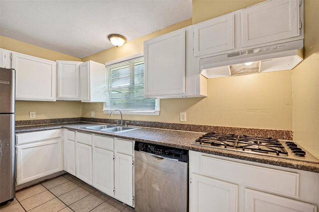 313 Greenbriar Drive, Baytown, TX 77520