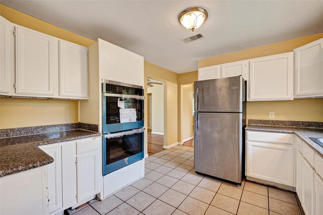 313 Greenbriar Drive, Baytown, TX 77520