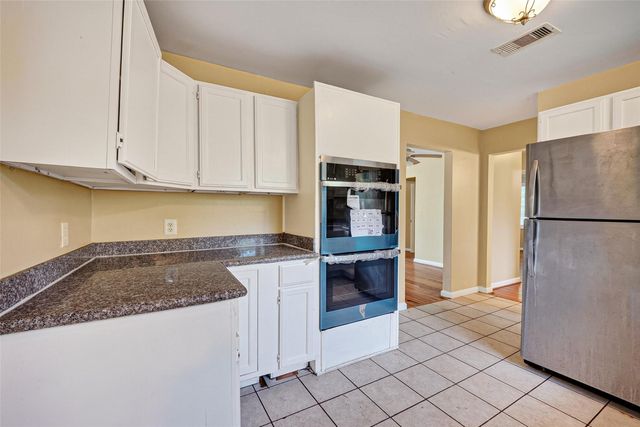 313 Greenbriar Drive, Baytown, TX 77520